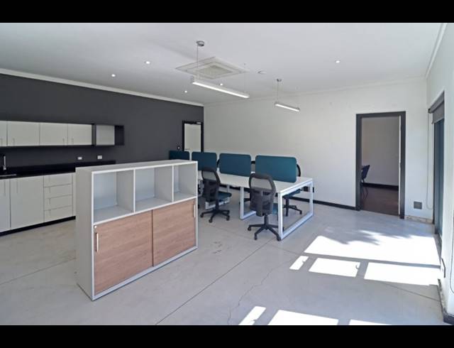55.60M² BUSINESS TO LET IN PARKMORE